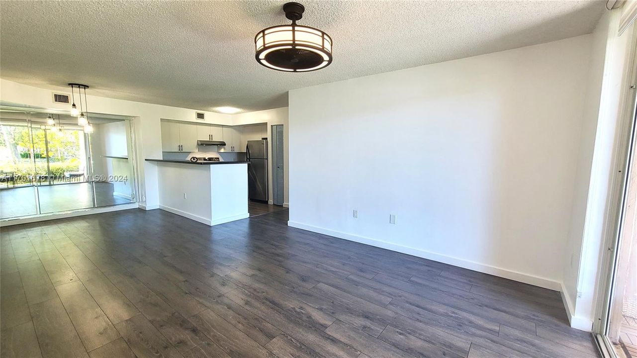 For Rent: $2,500 (2 beds, 2 baths, 983 Square Feet)