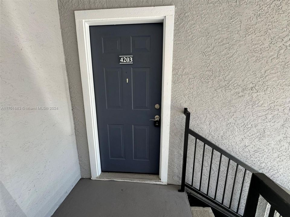 Active With Contract: $1,850 (1 beds, 1 baths, 579 Square Feet)