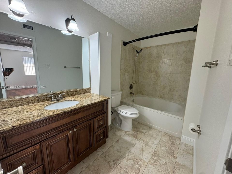 Active With Contract: $1,850 (1 beds, 1 baths, 579 Square Feet)