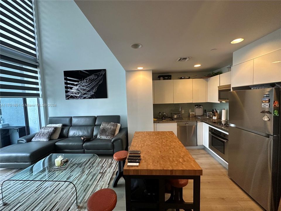 Recently Rented: $3,600 (1 beds, 2 baths, 1000 Square Feet)