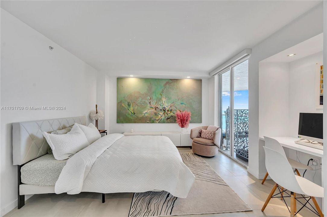 For Sale: $975,000 (2 beds, 2 baths, 1190 Square Feet)