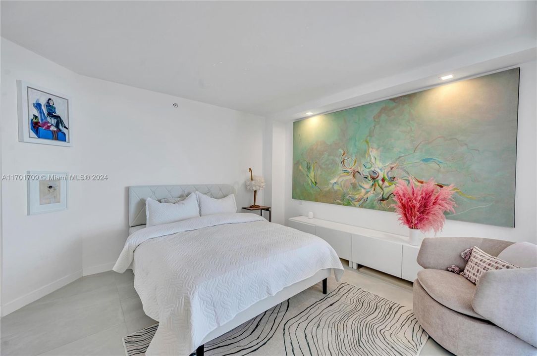 For Sale: $975,000 (2 beds, 2 baths, 1190 Square Feet)