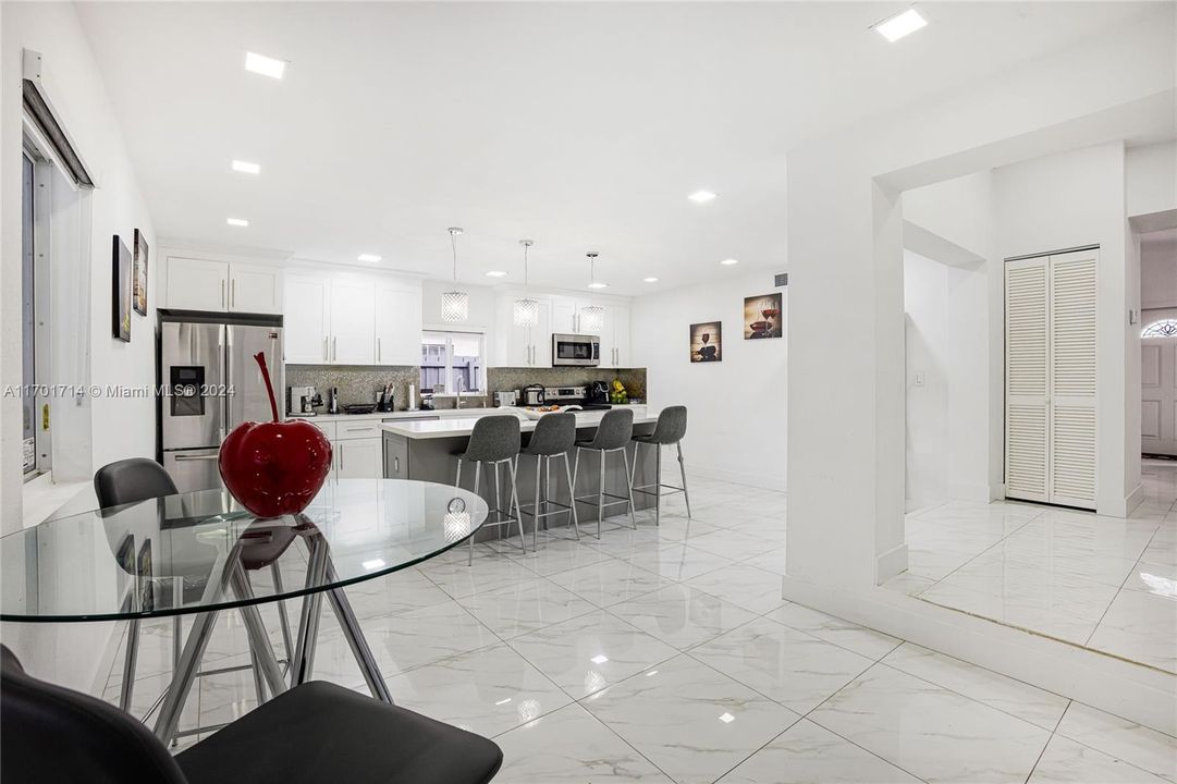 En Venta: $649,900 (3 camas, 2 baños, 1513 Pies cuadrados)