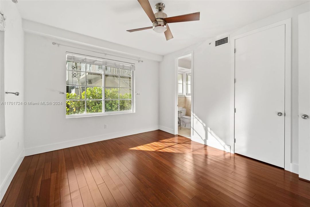 For Sale: $485,000 (1 beds, 1 baths, 826 Square Feet)