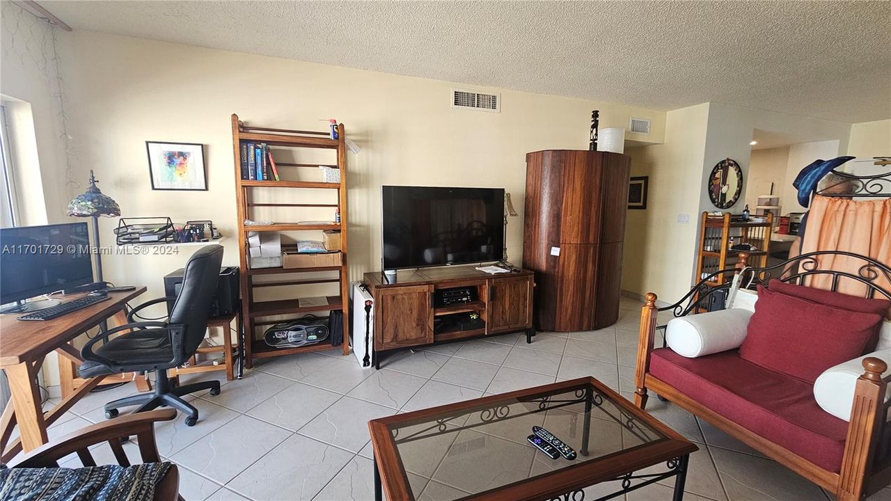 For Rent: $3,450 (2 beds, 2 baths, 1240 Square Feet)