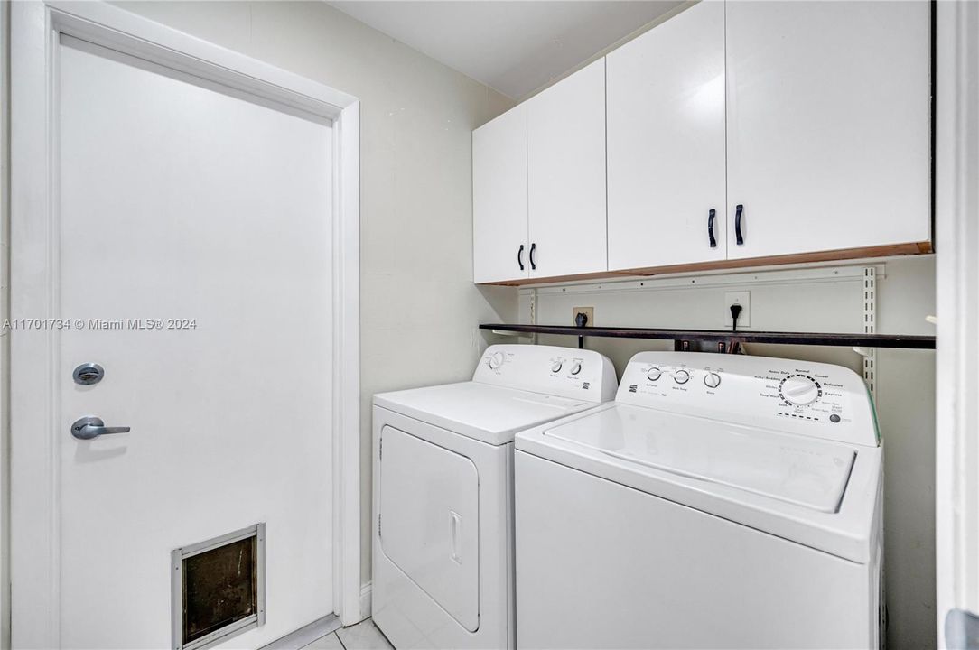 Active With Contract: $4,000 (4 beds, 2 baths, 2185 Square Feet)