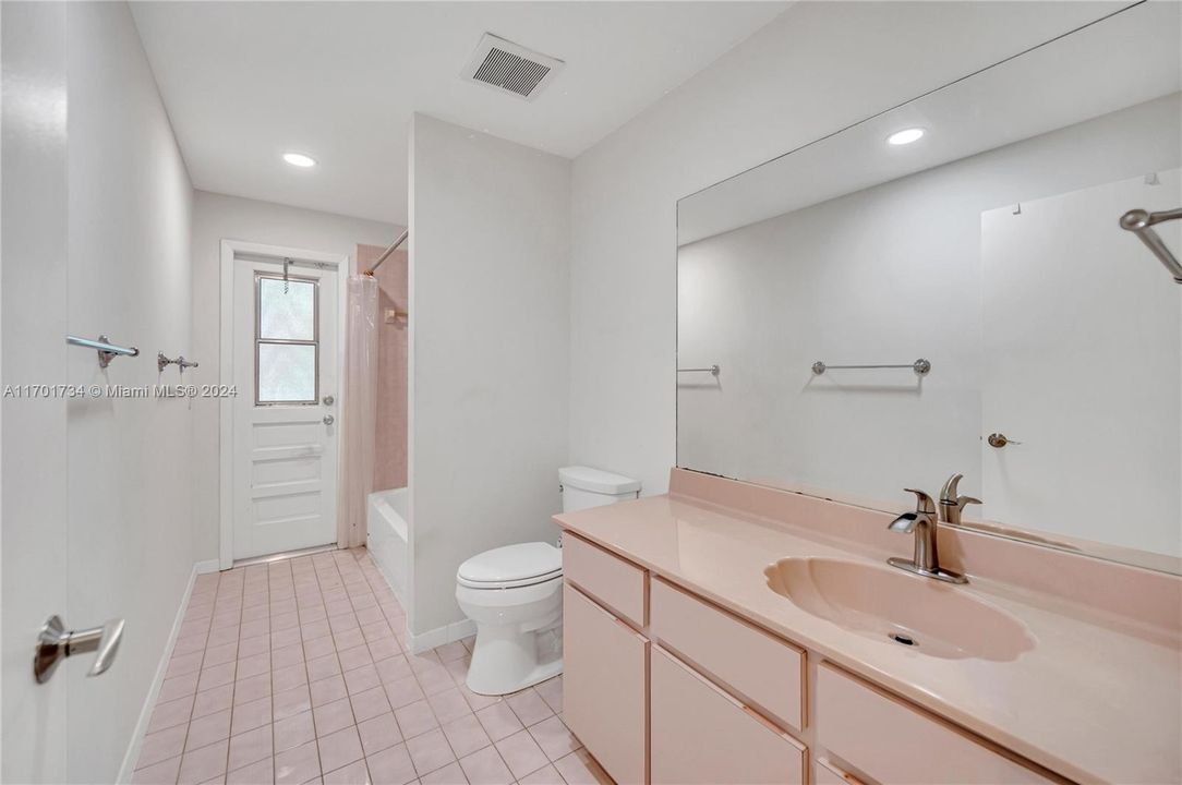 Active With Contract: $4,000 (4 beds, 2 baths, 2185 Square Feet)