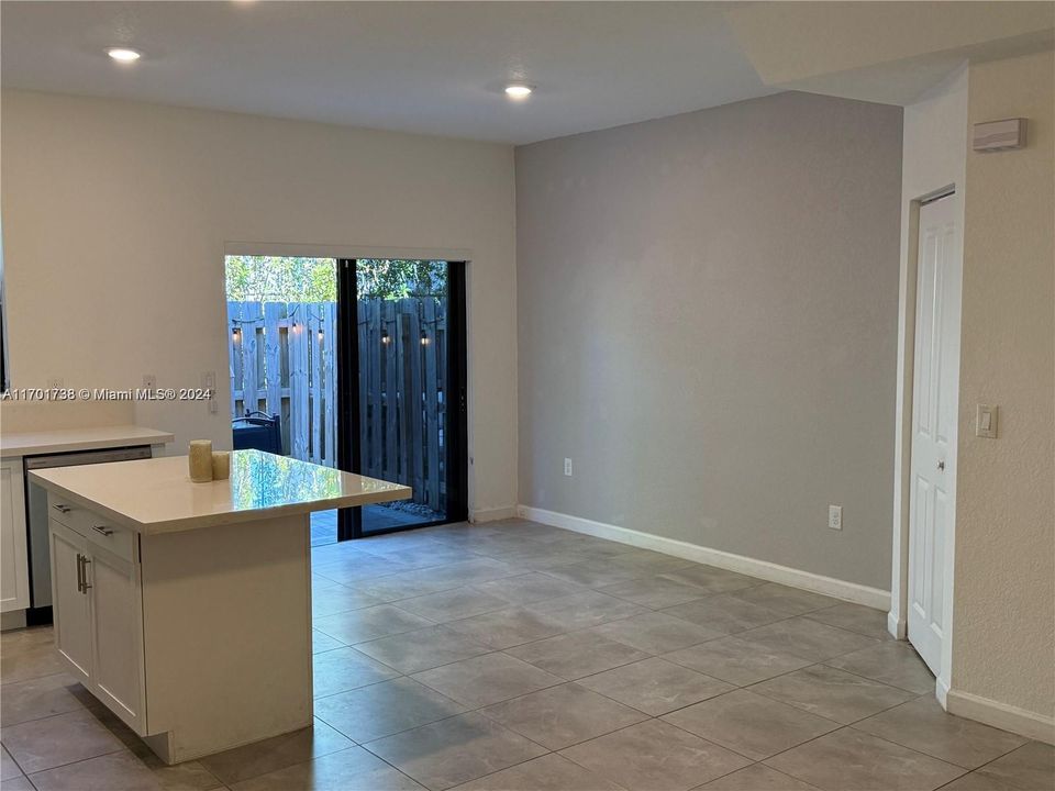 For Rent: $3,100 (3 beds, 3 baths, 1320 Square Feet)