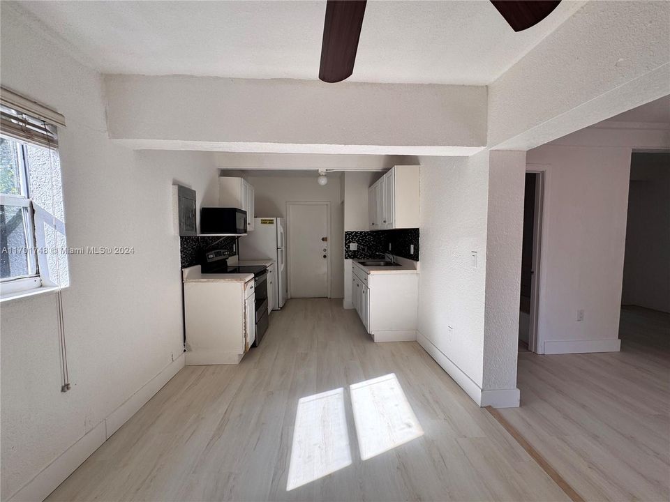 For Rent: $2,400 (2 beds, 1 baths, 1541 Square Feet)