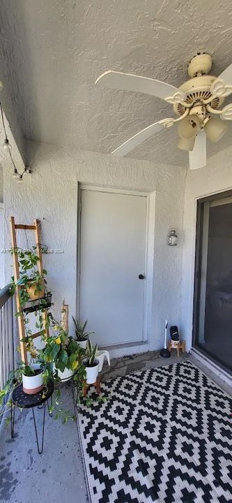 For Rent: $2,500 (3 beds, 2 baths, 1305 Square Feet)