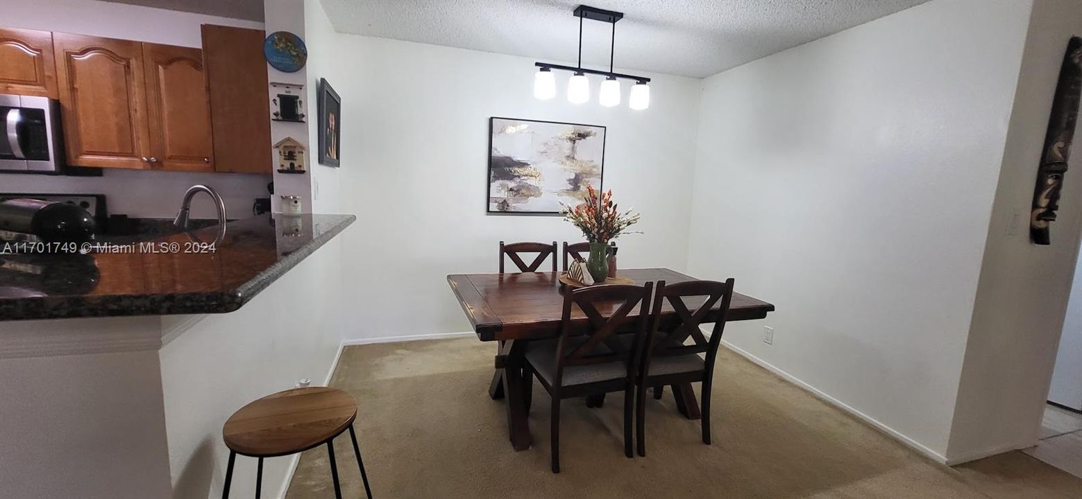 For Rent: $2,500 (3 beds, 2 baths, 1305 Square Feet)