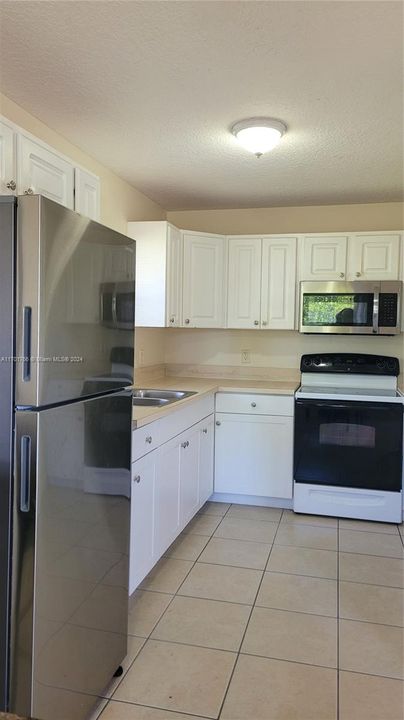 For Rent: $1,900 (3 beds, 2 baths, 1040 Square Feet)