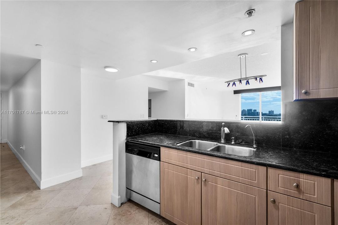 For Sale: $529,000 (2 beds, 2 baths, 1210 Square Feet)