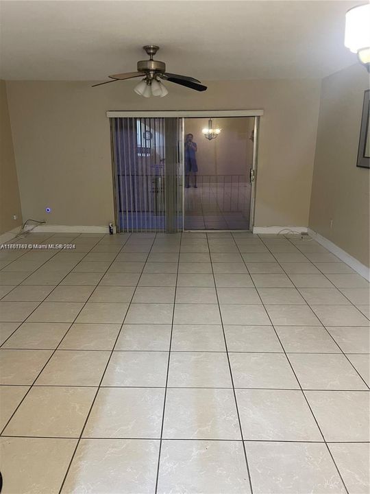 Active With Contract: $2,050 (2 beds, 2 baths, 954 Square Feet)