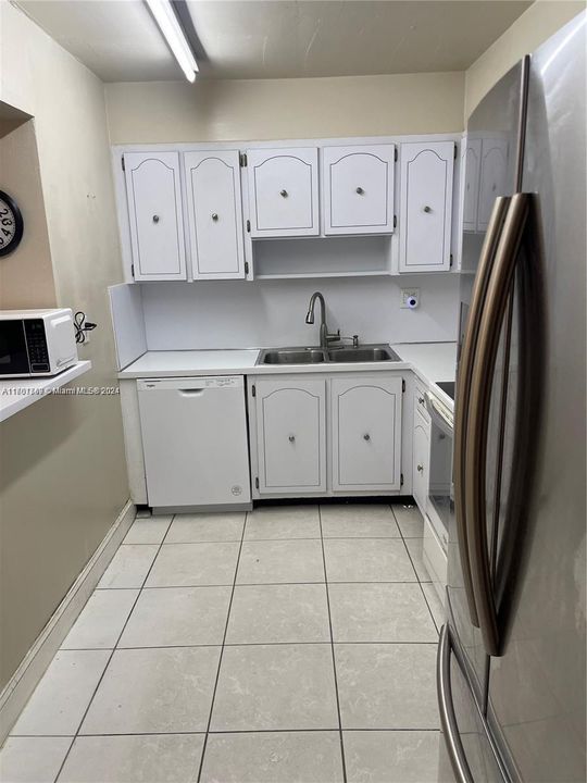 Active With Contract: $2,050 (2 beds, 2 baths, 954 Square Feet)