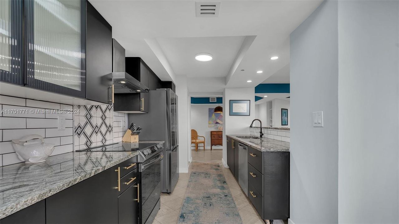 For Sale: $399,500 (2 beds, 2 baths, 1164 Square Feet)