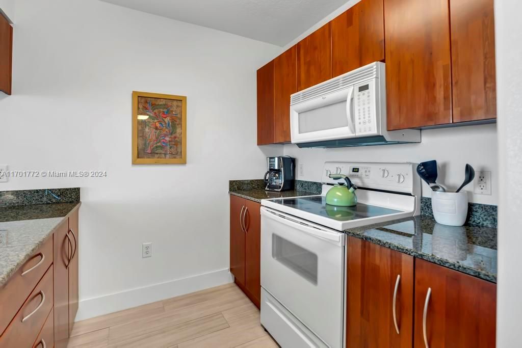 For Sale: $507,000 (1 beds, 1 baths, 836 Square Feet)