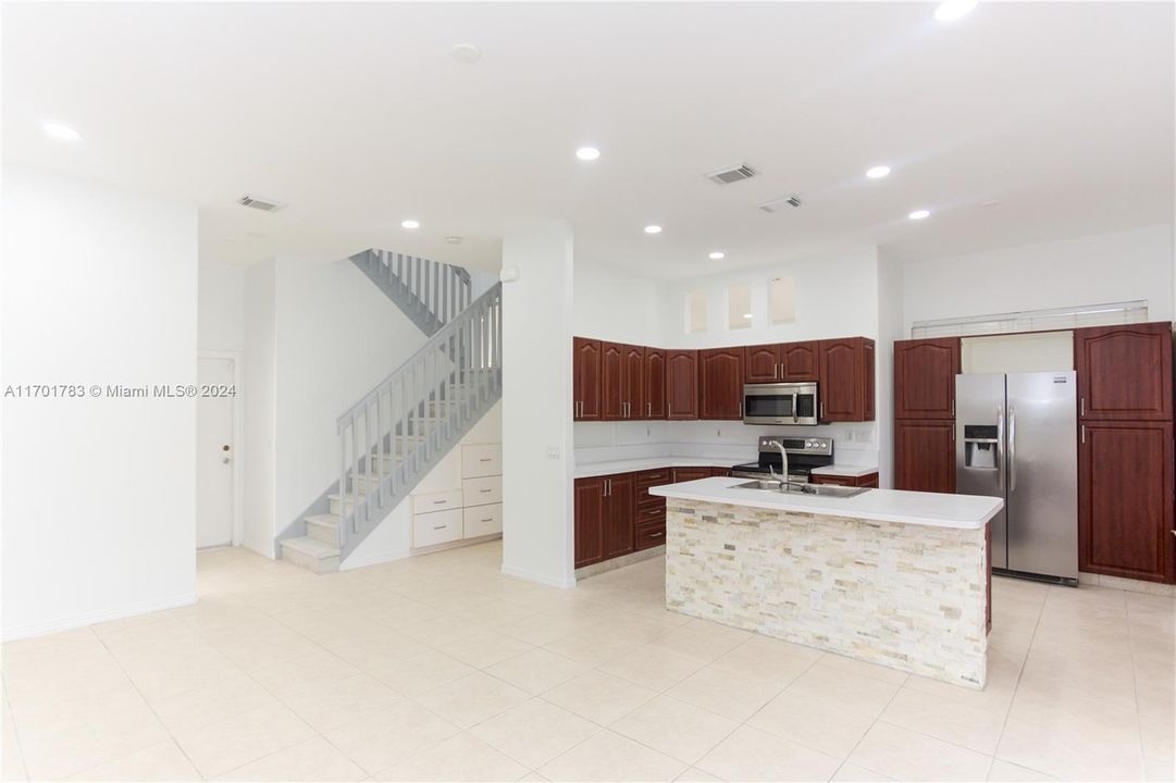 Recently Rented: $4,400 (4 beds, 2 baths, 2109 Square Feet)