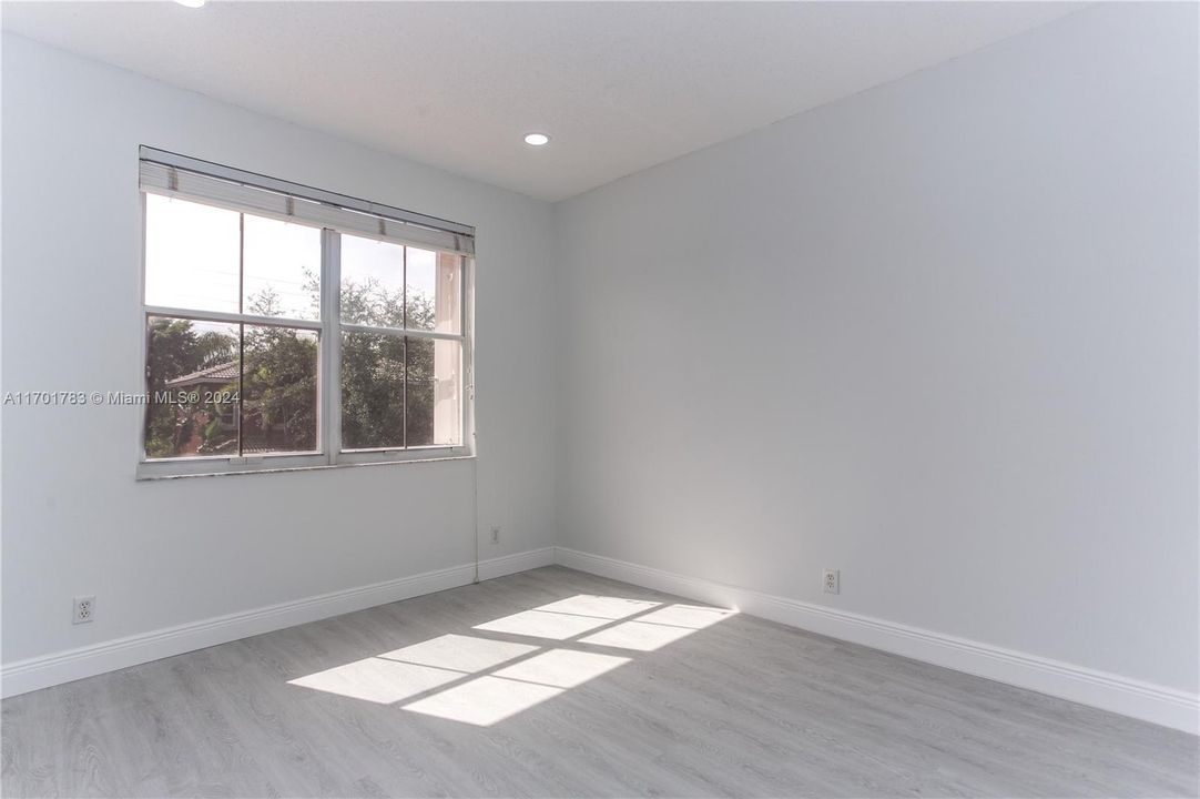 Recently Rented: $4,400 (4 beds, 2 baths, 2109 Square Feet)