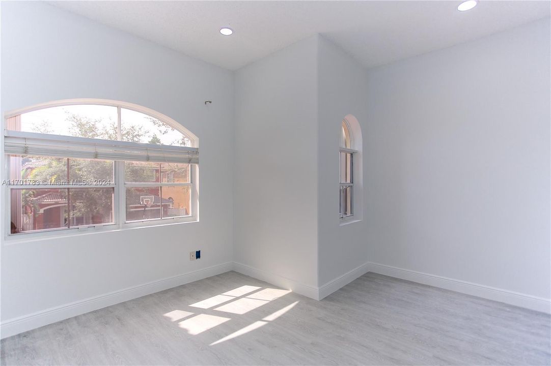 Recently Rented: $4,400 (4 beds, 2 baths, 2109 Square Feet)