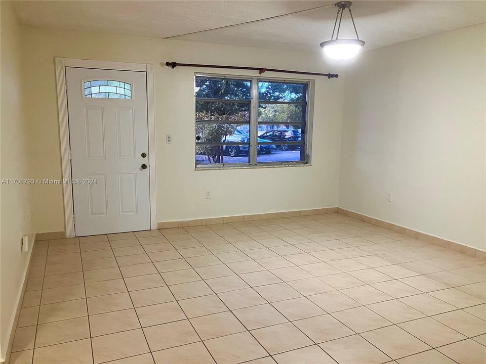 For Sale: $185,000 (2 beds, 2 baths, 957 Square Feet)