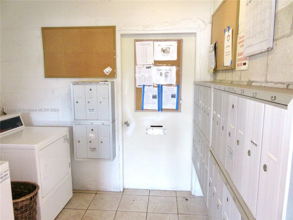 For Sale: $185,000 (2 beds, 2 baths, 957 Square Feet)