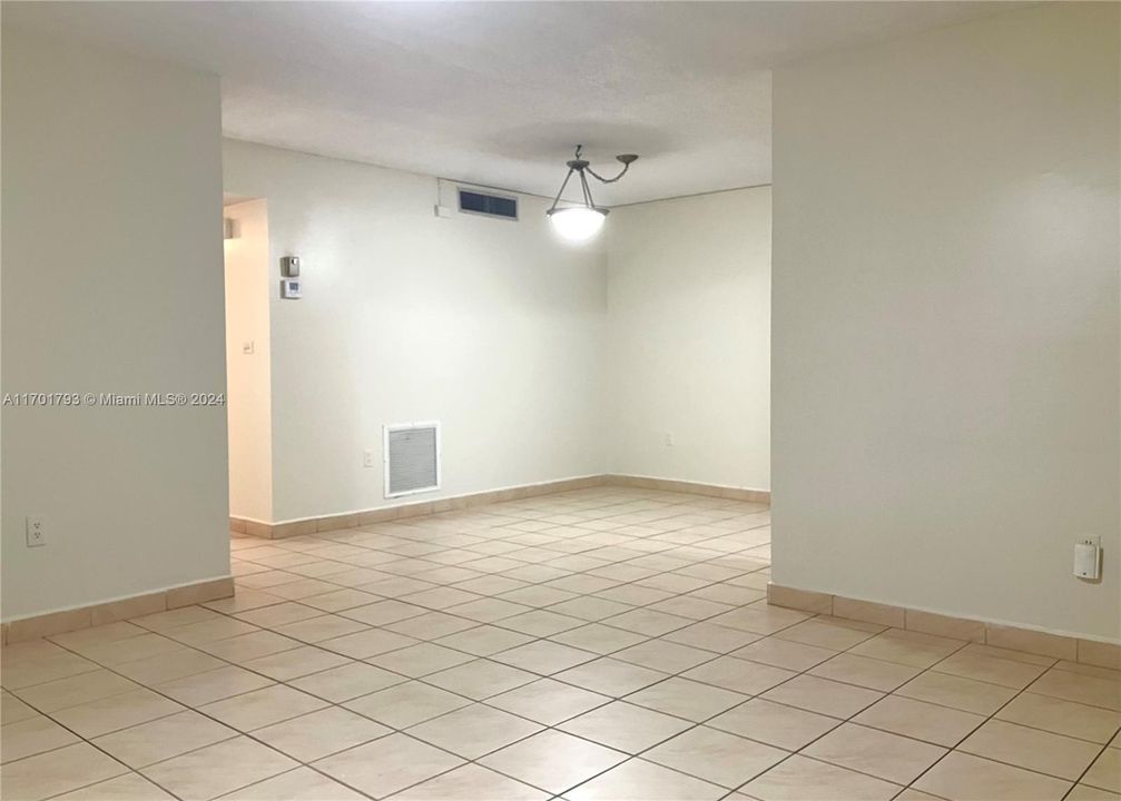 For Sale: $185,000 (2 beds, 2 baths, 957 Square Feet)