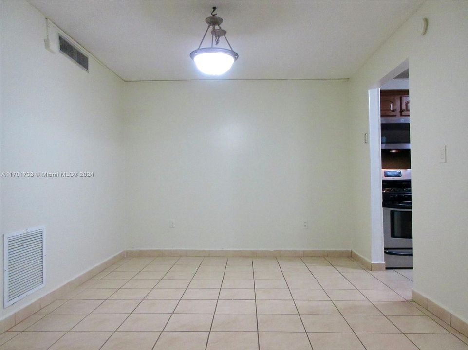 For Sale: $185,000 (2 beds, 2 baths, 957 Square Feet)