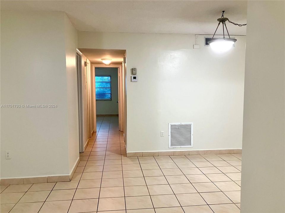 For Sale: $185,000 (2 beds, 2 baths, 957 Square Feet)