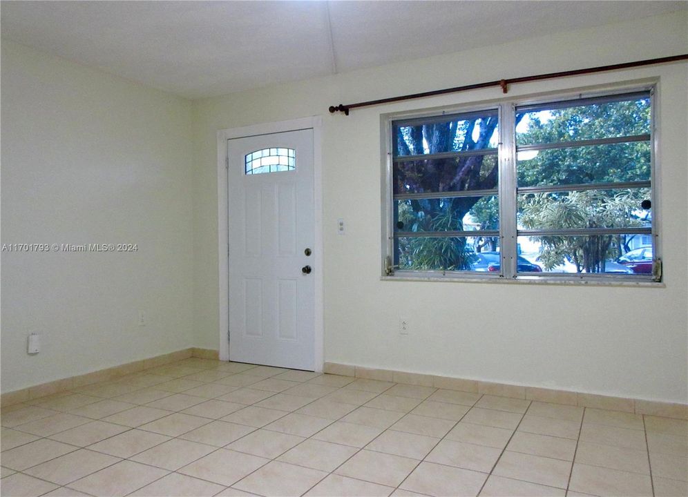 For Sale: $185,000 (2 beds, 2 baths, 957 Square Feet)