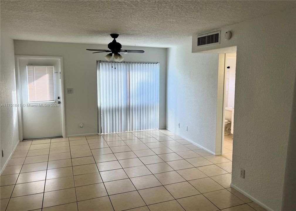 For Rent: $1,900 (2 beds, 2 baths, 800 Square Feet)