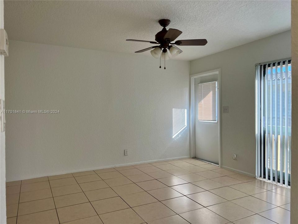 For Rent: $1,900 (2 beds, 2 baths, 800 Square Feet)