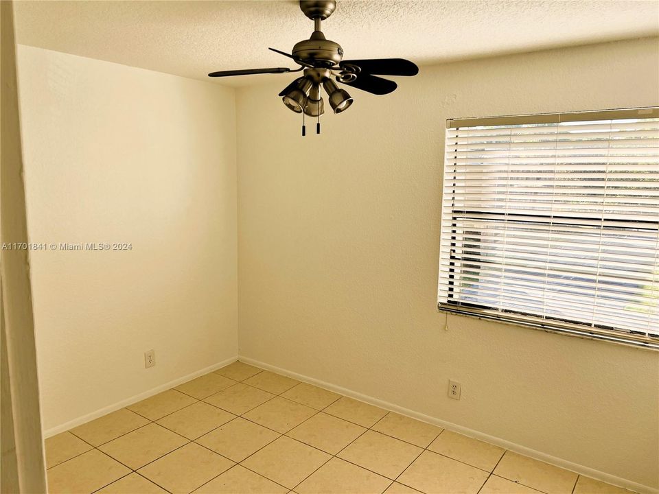 For Rent: $1,900 (2 beds, 2 baths, 800 Square Feet)