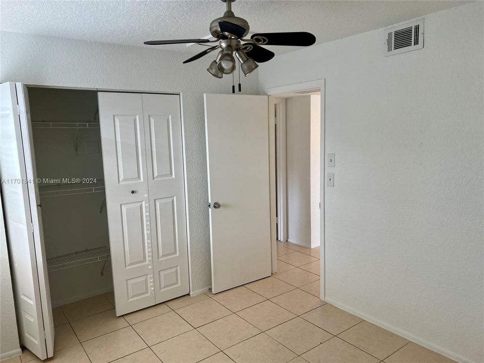 For Rent: $1,900 (2 beds, 2 baths, 800 Square Feet)