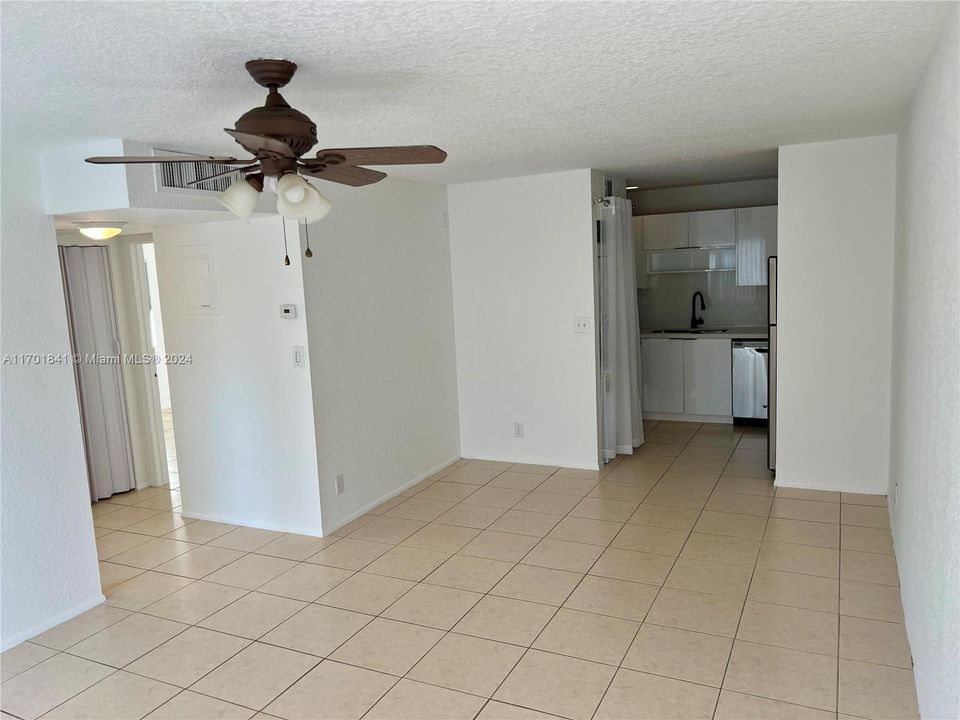 For Rent: $1,900 (2 beds, 2 baths, 800 Square Feet)