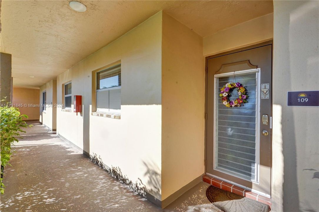 For Sale: $173,000 (2 beds, 2 baths, 1025 Square Feet)