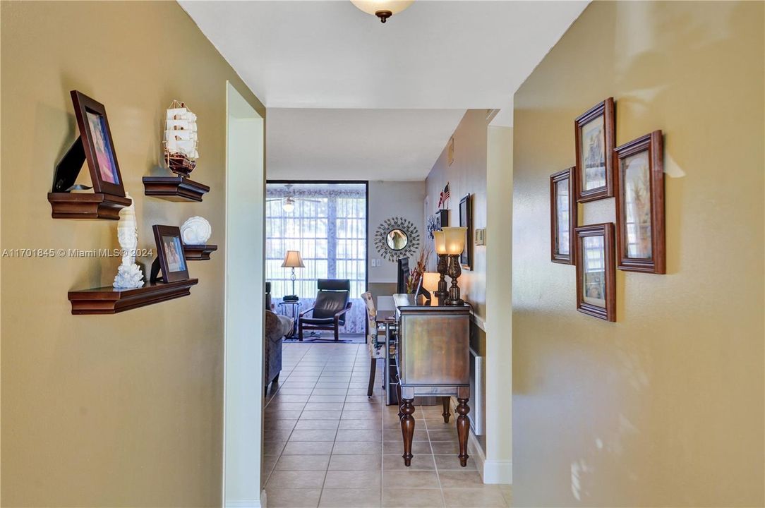 For Sale: $173,000 (2 beds, 2 baths, 1025 Square Feet)