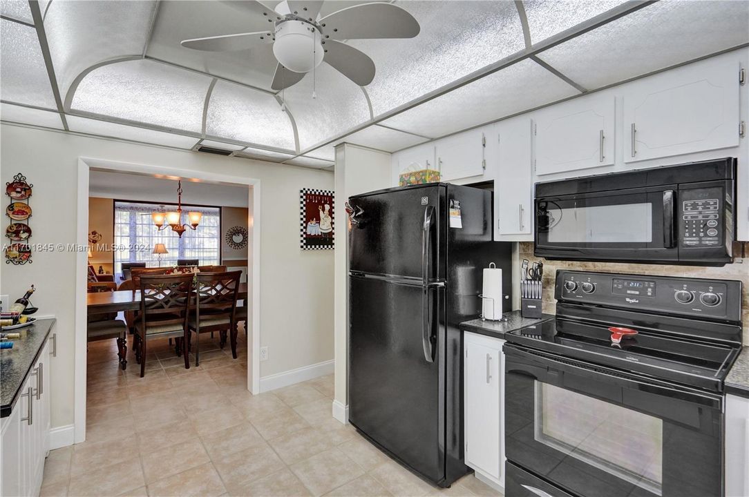 For Sale: $173,000 (2 beds, 2 baths, 1025 Square Feet)