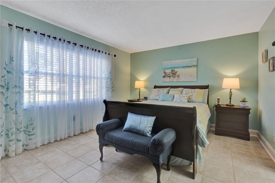 For Sale: $173,000 (2 beds, 2 baths, 1025 Square Feet)