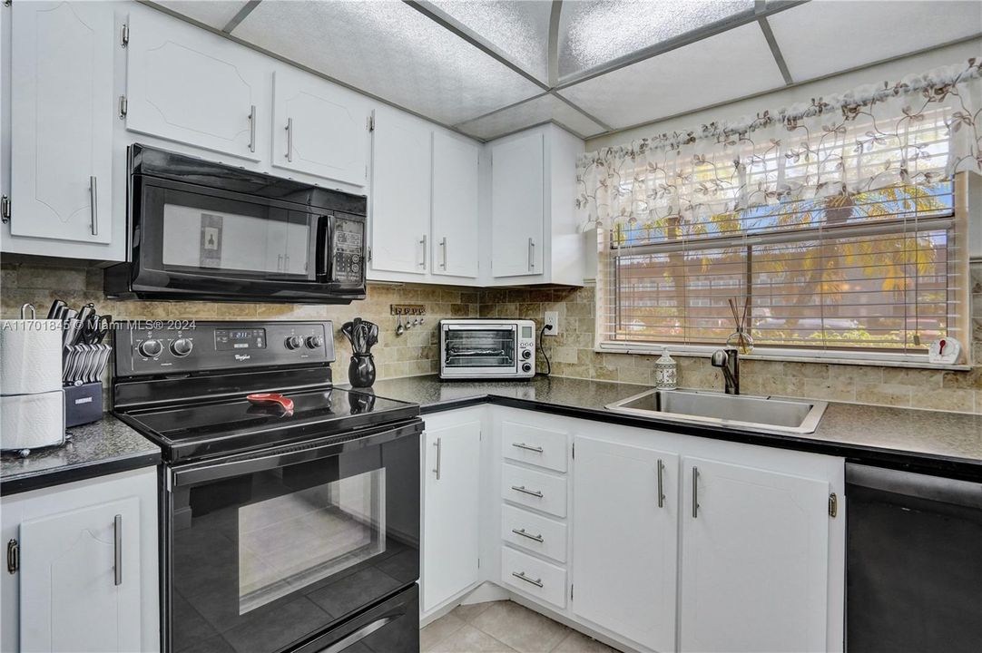 For Sale: $173,000 (2 beds, 2 baths, 1025 Square Feet)