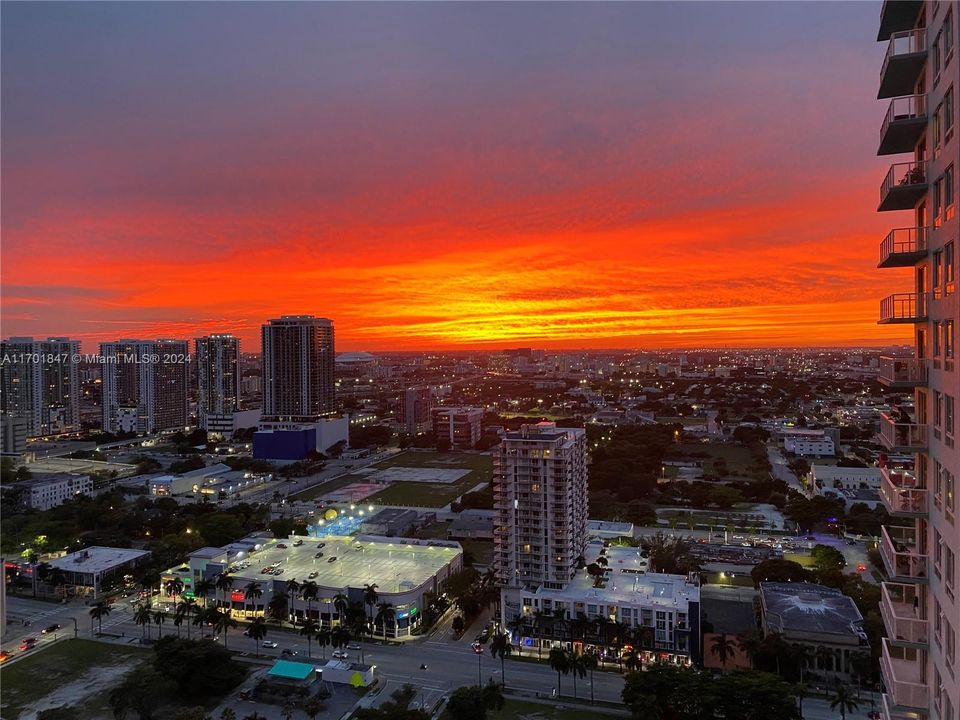 For Sale: $635,000 (2 beds, 2 baths, 1144 Square Feet)