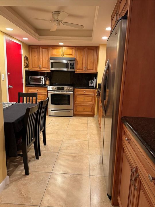 For Sale: $398,500 (1 beds, 1 baths, 940 Square Feet)