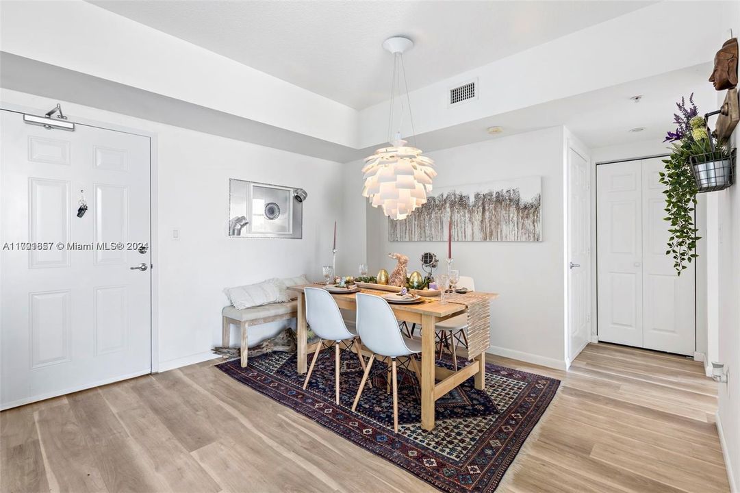 For Sale: $550,000 (2 beds, 2 baths, 846 Square Feet)