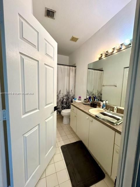 For Rent: $2,700 (2 beds, 1 baths, 1214 Square Feet)