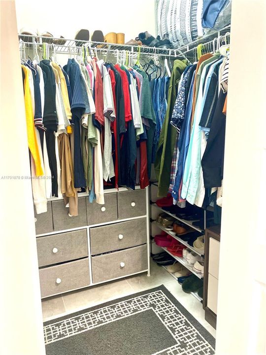 Walking Closet