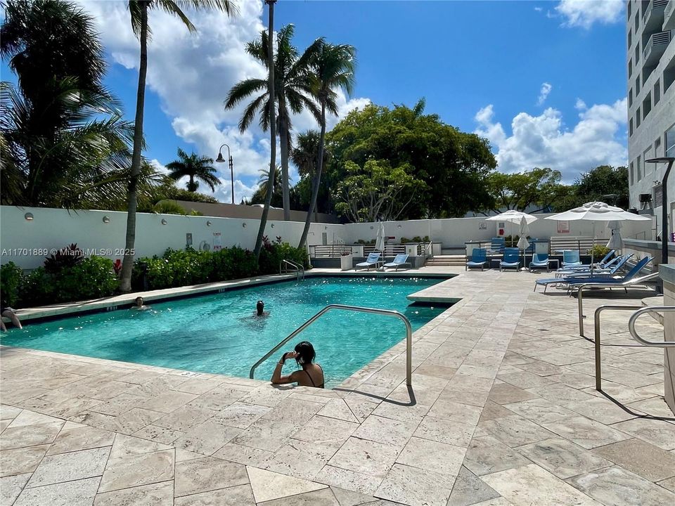 Недавно продано: $160,000 (1 спален, 1 ванн, 639 Квадратных фут)