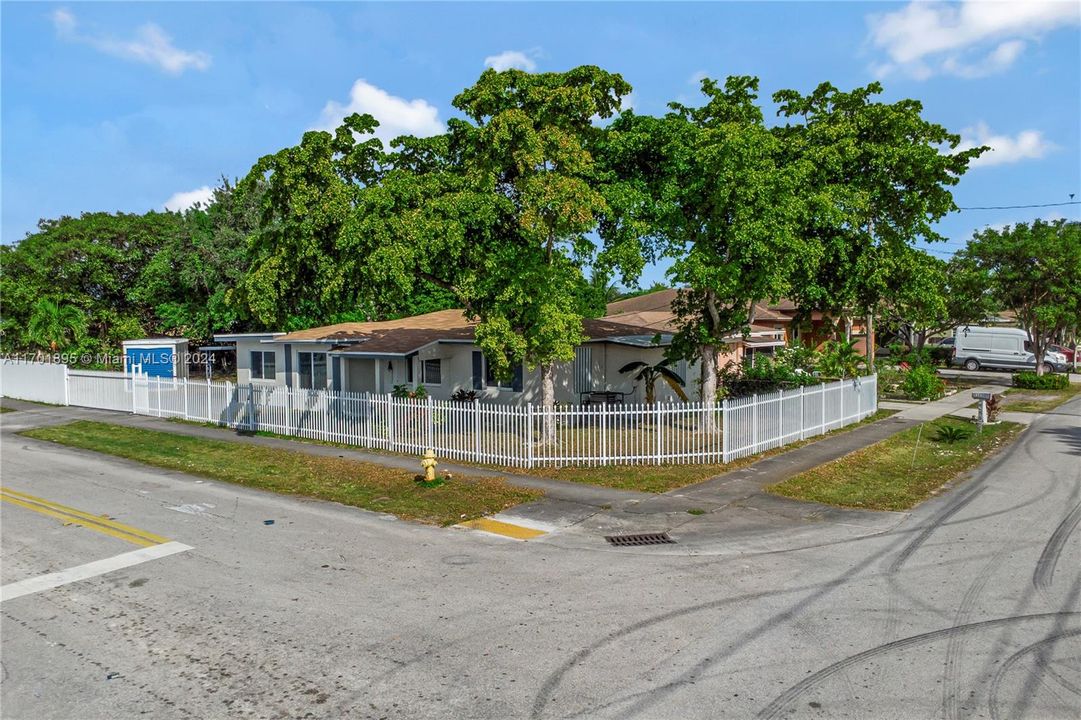 For Sale: $498,900 (3 beds, 2 baths, 1230 Square Feet)