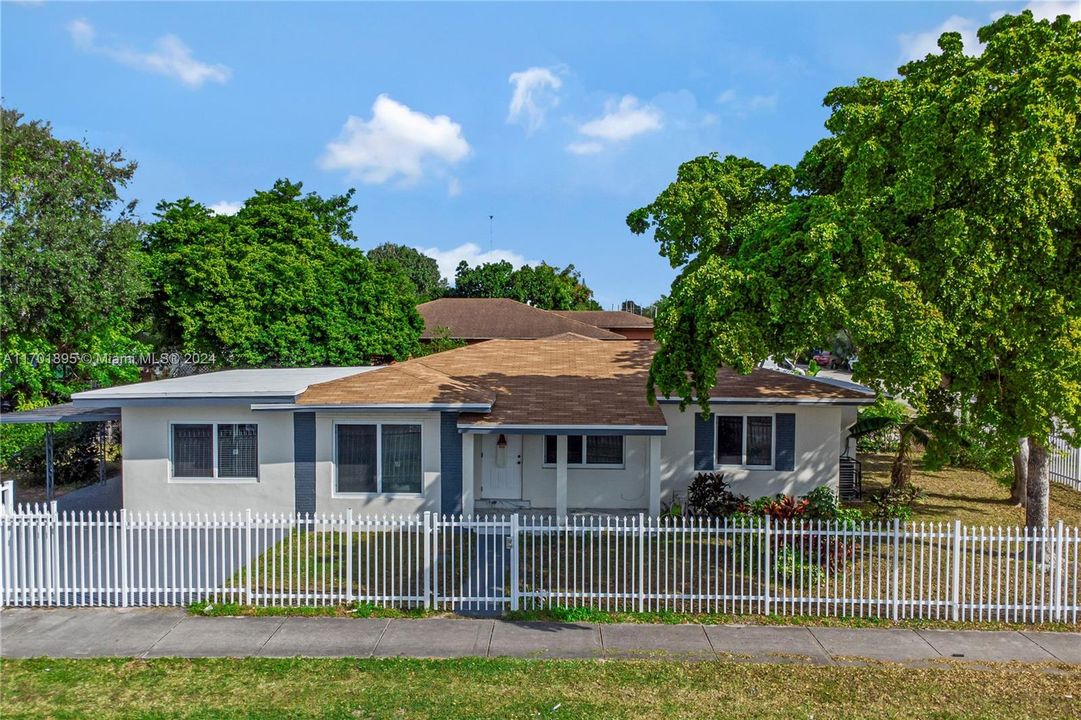 For Sale: $498,900 (3 beds, 2 baths, 1230 Square Feet)