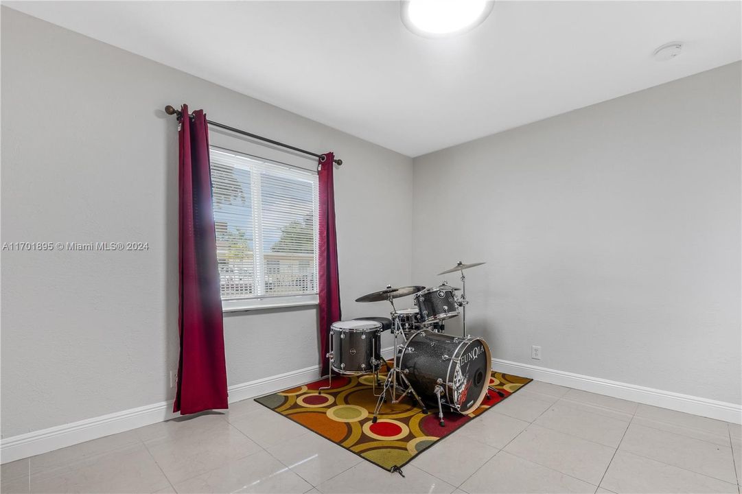 For Sale: $498,900 (3 beds, 2 baths, 1230 Square Feet)