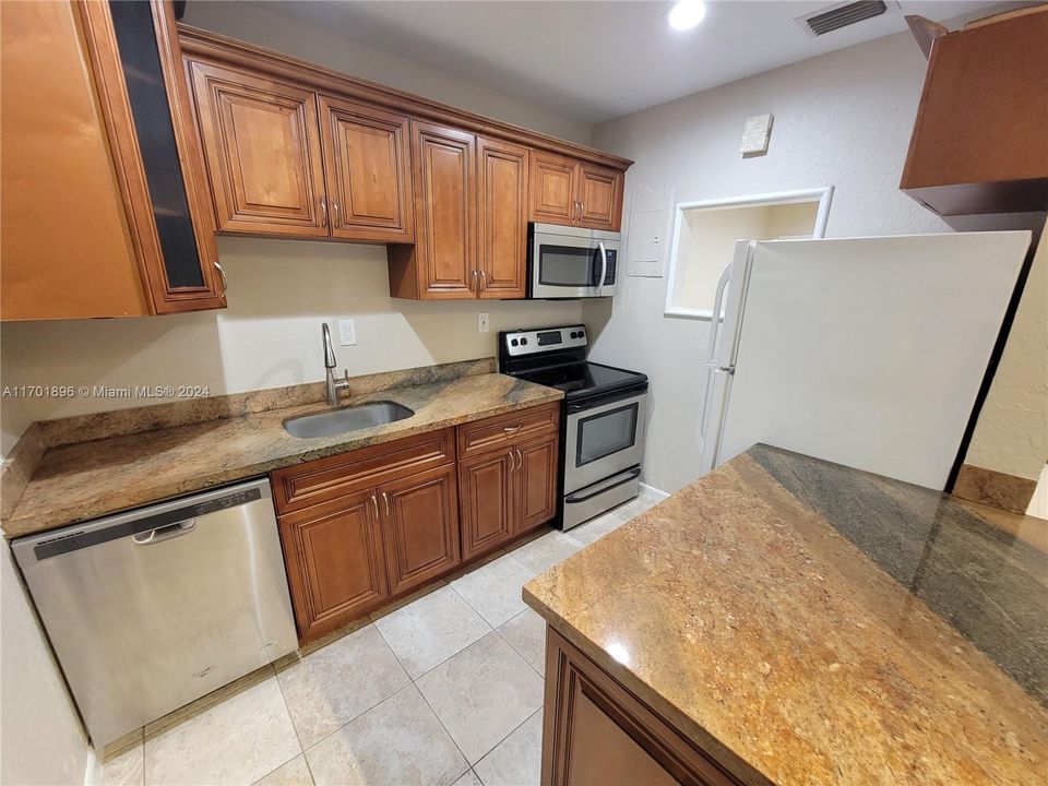 Active With Contract: $2,200 (3 beds, 1 baths, 1224 Square Feet)